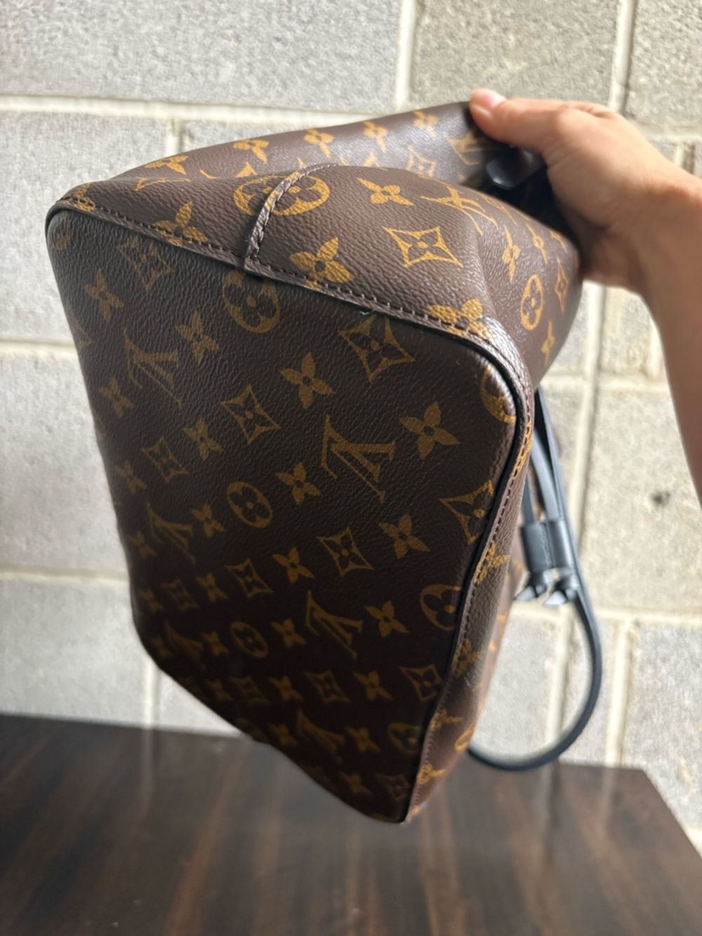 Louis Vuitton Brown Monogram Drawstring Bucket Bag w/ Black Strap Authenticated - Picture 7 of 10
